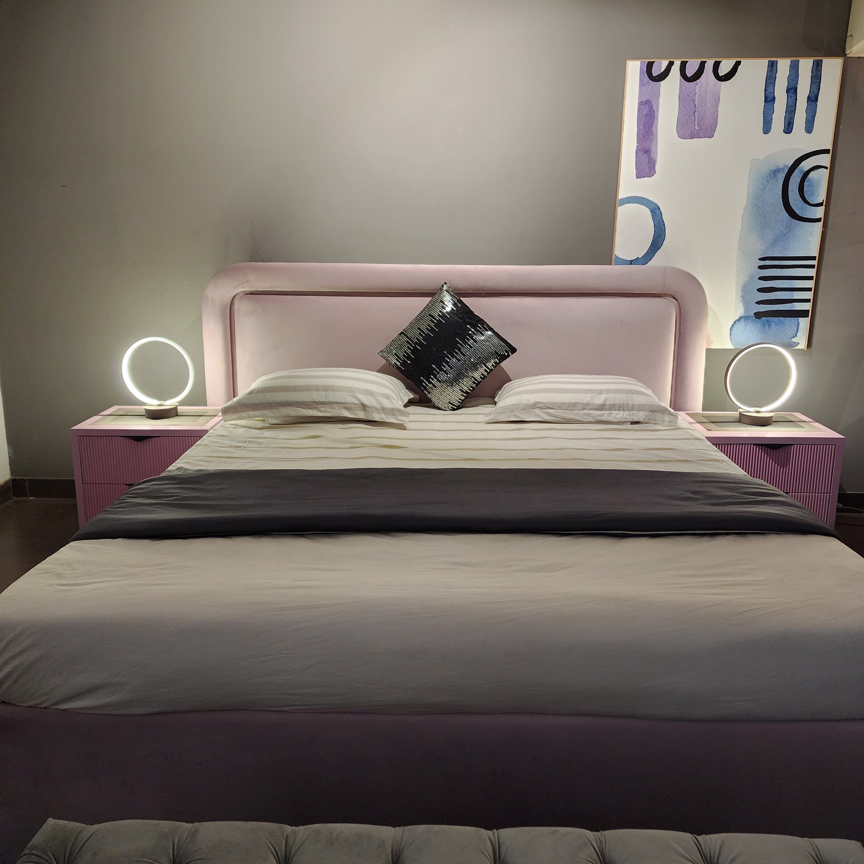 Regal Noir Velvet Bed